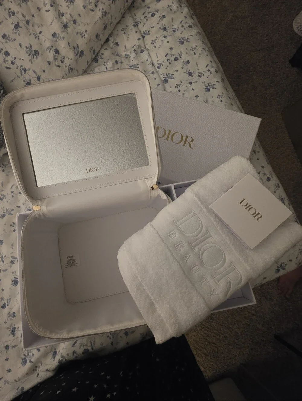 Dior Beauty White Vanity Bag Makeup Case With Mirror VIP PLATINUM GWP Dior Towel